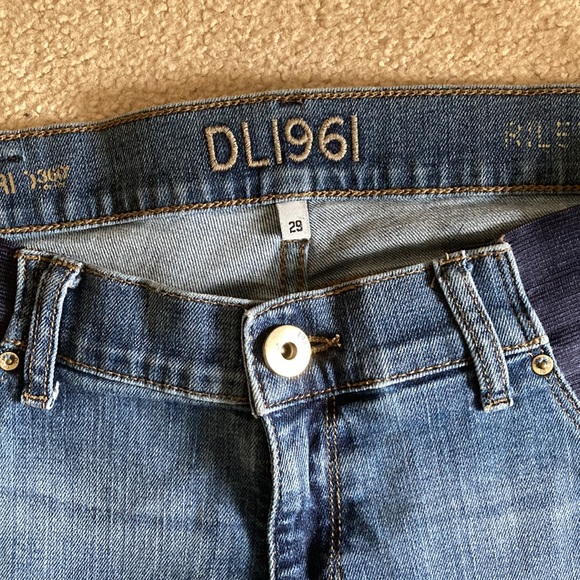 DL1961 Riley Maternity Boyfriend Jeans, Distressed Look,Size 29 Stretch Mid-Rise - Picture 3 of 10